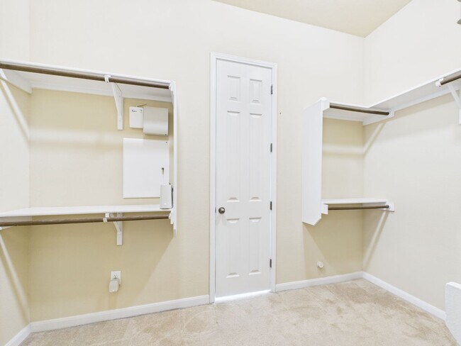 Building Photo - Sendero Springs