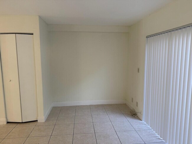 Building Photo - 3003 NW 5th Terrace