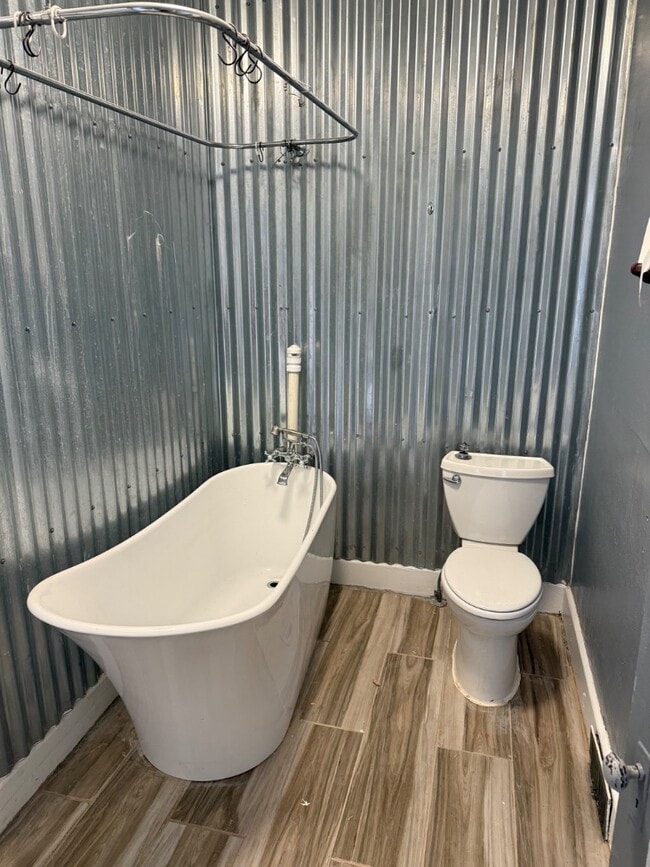 Building Photo - 286 Park St