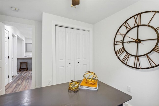 Building Photo - 698 Garibaldi St SW