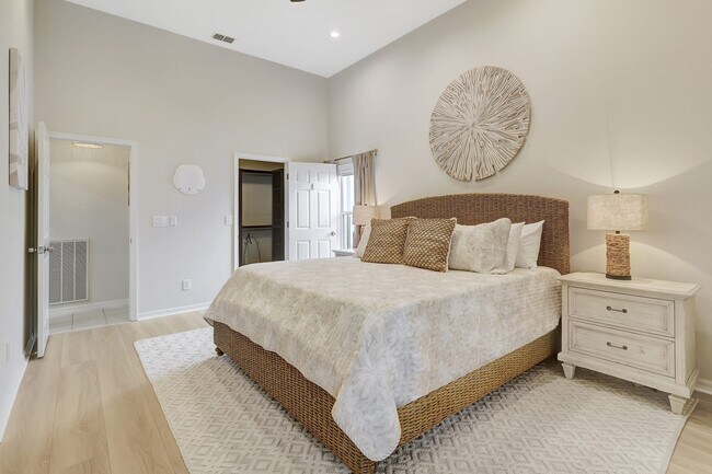 Building Photo - 6726 Sloane Pl