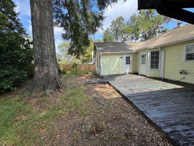 Building Photo - Newley Renovated home in Countryside