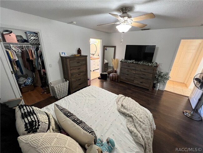 Building Photo - 1211 W Newbury St