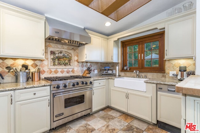 Building Photo - 2385 Sunset Heights Dr