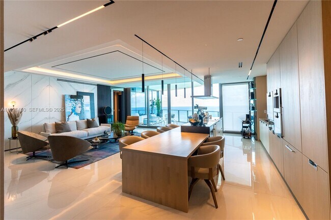 Building Photo - 15701 Collins Ave