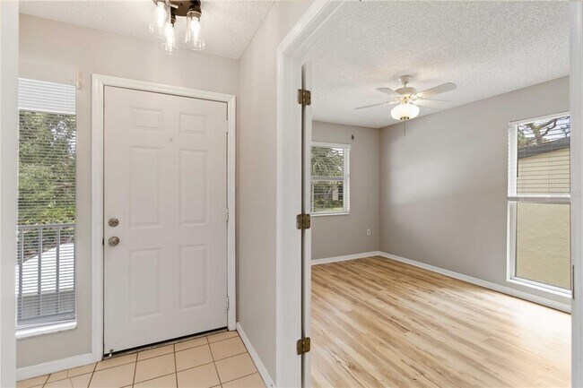 Building Photo - 880 Bird Bay Dr W