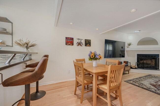 Building Photo - 3015 Edison Ct
