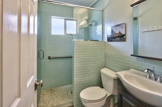 Bath - 4460 Diamond St