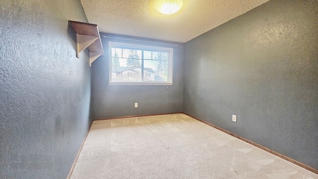 Building Photo - Charming 4 Bed 2 Bath Home in Wedgewood