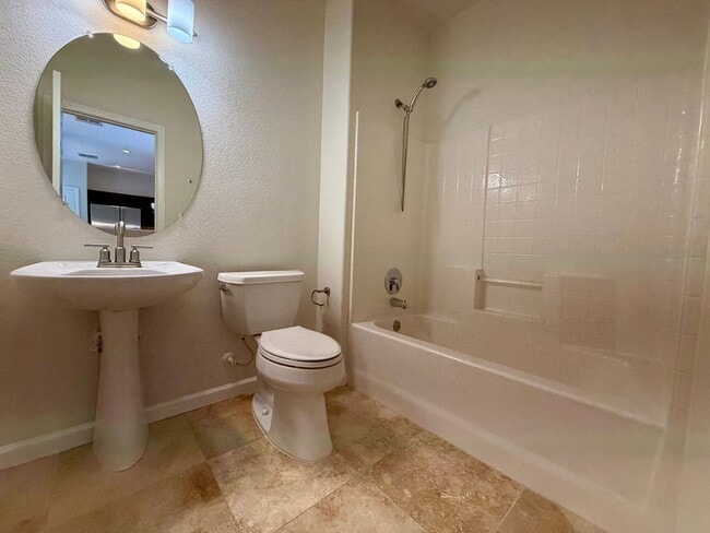 Building Photo - Close to shopping and easy access to Freeway!!!