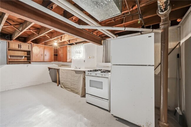 Building Photo - 1060 S Hermitage Rd