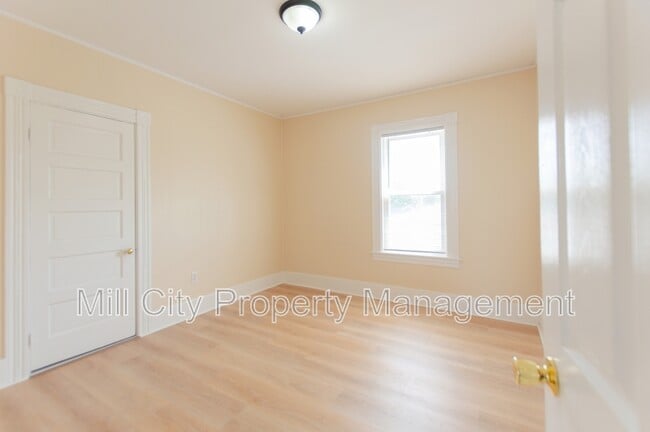 Building Photo - 311 Calef Rd