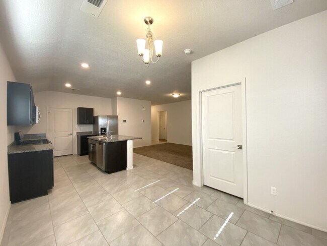 Building Photo - Enchanted Hills - 3BR/2Bath/Backyard Mountantain Views