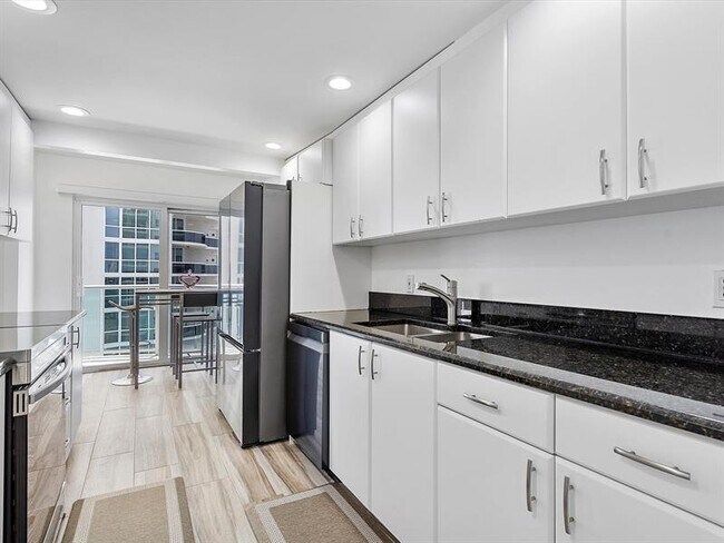 Building Photo - 3400 Galt Ocean Dr