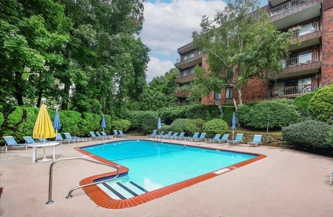 Building Photo - 1004 Paradise Rd