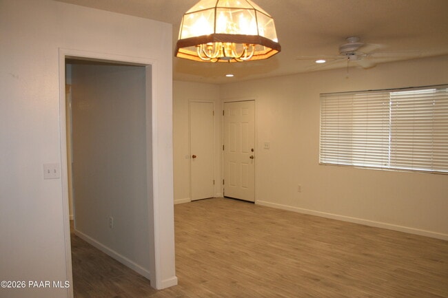 Building Photo - 11014 W Cheryl Dr