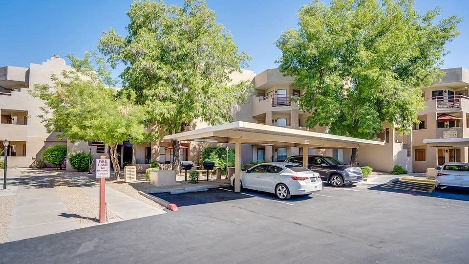 Building Photo - 4850 E Desert Cove Ave