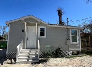 Building Photo - 3402 Chickering St