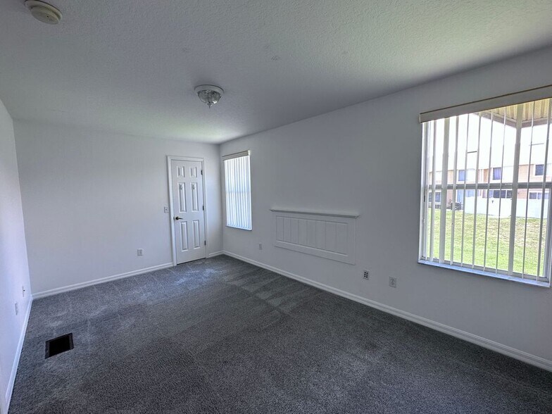 Building Photo - 307 Coconut Palm Way