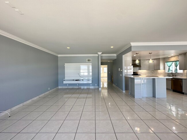 Building Photo - 4053 Sunset Ln