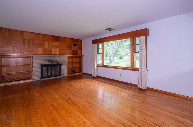 Building Photo - 110 Parker Dr