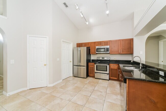 Building Photo - 671 Eagle Pointe S