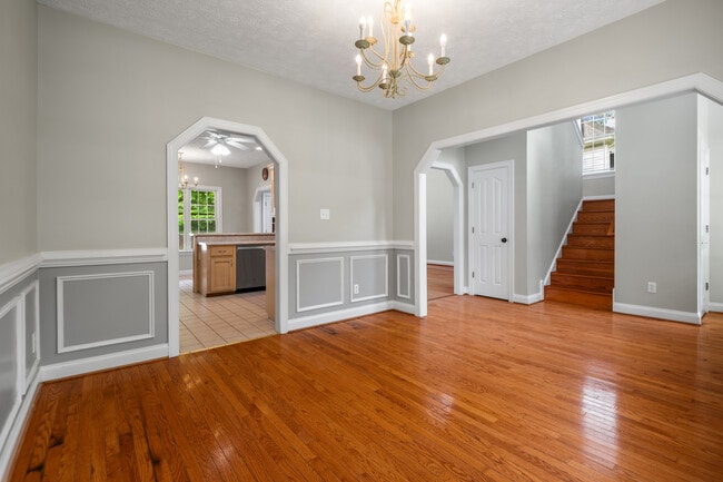 Building Photo - 619 Greyshire Dr