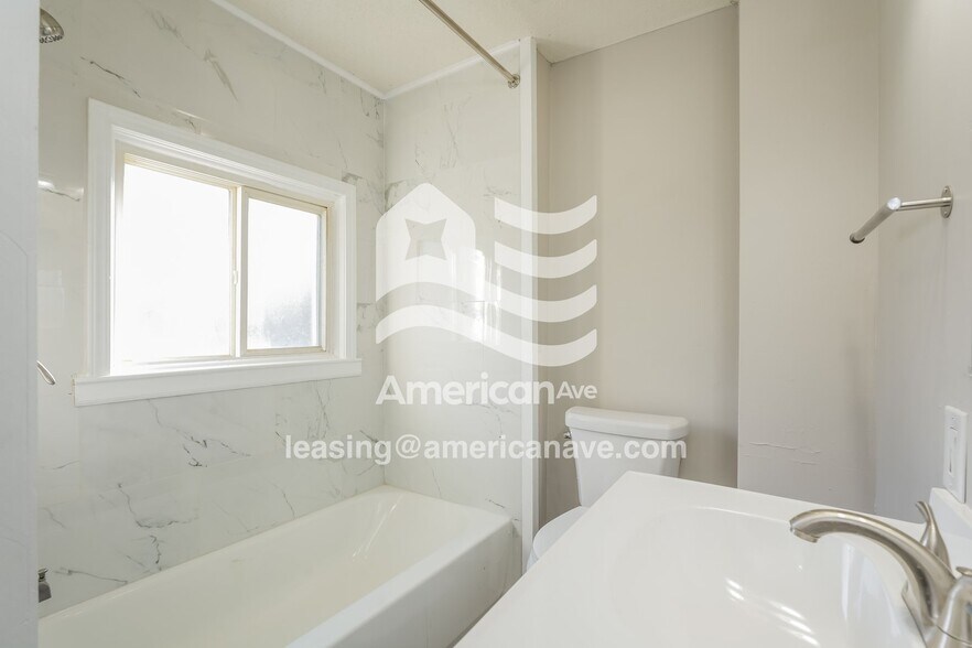 Building Photo - 1146 Huey St