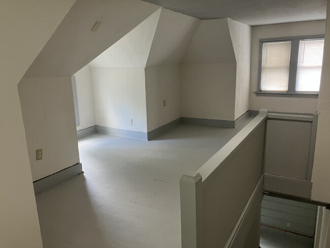 Building Photo - 340 W Olive St