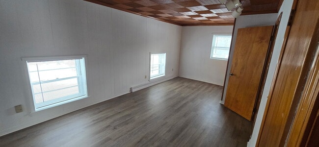 Building Photo - 9471 Mayfield Rd