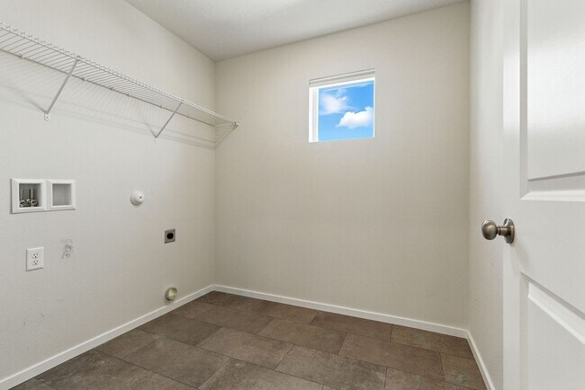 Building Photo - Beautifully Maintained Home in Coveted HOA...