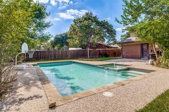 Building Photo - 637 Cambridge Dr