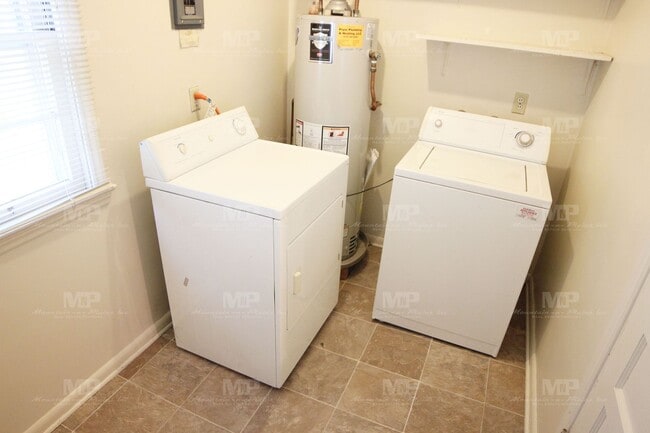 Building Photo - 627 S Grant Ave