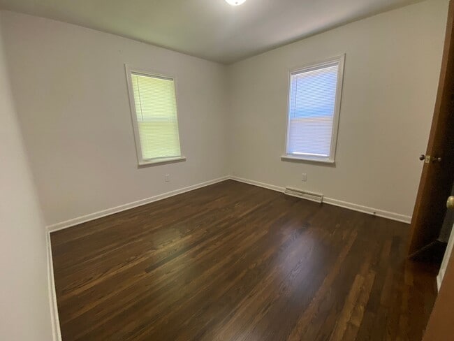 Building Photo - Convenient 2BR Rental Near Amenities: Your...