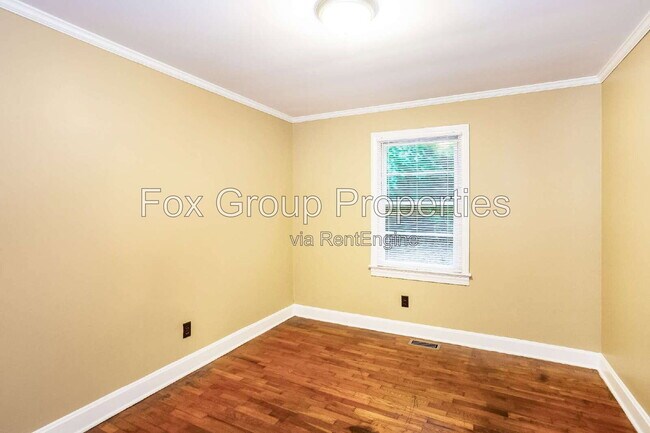 Building Photo - 526 Hickory Ave
