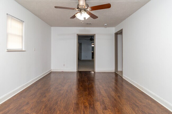 Building Photo - 2821 Vicksburg Ln