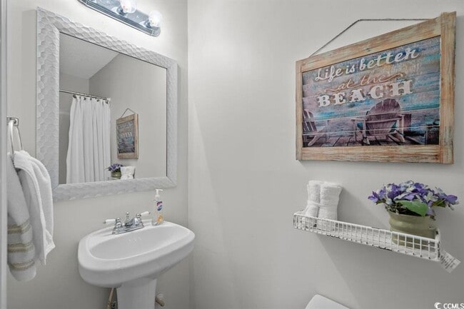 Building Photo - Ground floor, 2 bedroom, 2 bath- 10 mins to Surfside Beach.