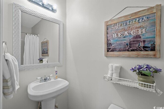 Building Photo - Ground floor, 2 bedroom, 2 bath, end unit- 10 mins to Surfside Beach.