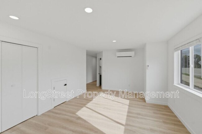 Building Photo - 818 S 19th St