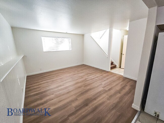 Building Photo - 3944 Crown Ave