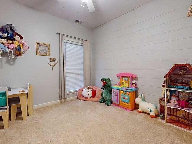Building Photo - 2049 Forest Lakes Ln