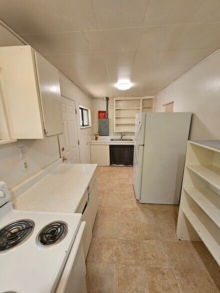 Building Photo - 1170 NE Harvey Rd