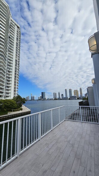 Building Photo - 3745 NE 171st St