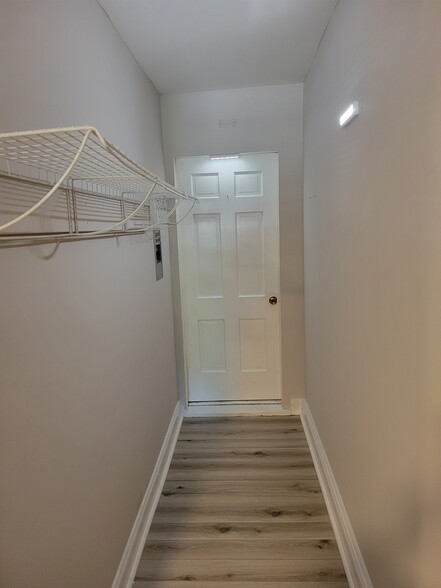 Walk-in Closet - 1503 20th St NW