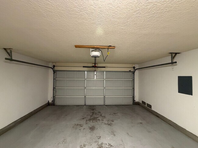 Building Photo - 3 Bedroom Single Story Home Available Near Unser Blvd NW & Ladera Dr NW!