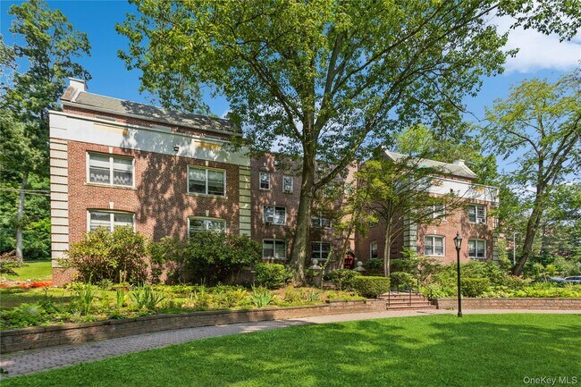 Building Photo - 13 Sunnybrook Rd