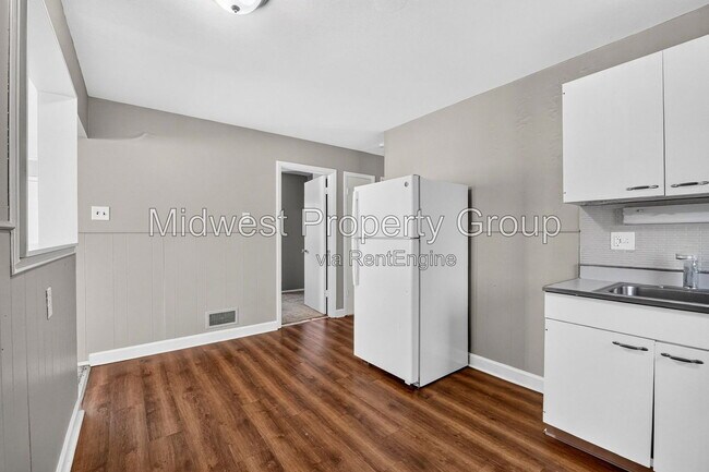 Building Photo - 727 Shepley Dr