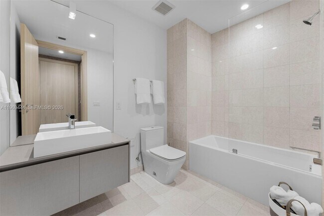 Building Photo - 1000 Brickell Plaza