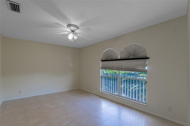 Building Photo - 9901 NW 48th Ct