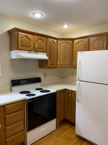 Kitchen - 2922 Merrill Ave